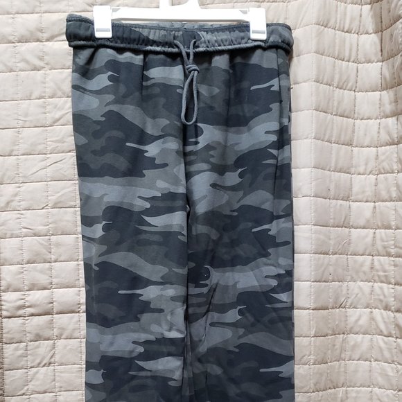 Wild Fable - Women's High-Rise Fleece Sweatpants - Size Medium Color Green Camo - Picture 4 of 8